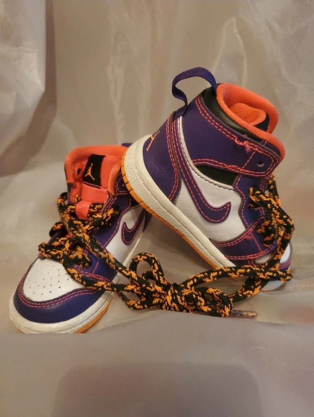 Jordan Kids High-Top Sneakers Size 4c in Black, White Multi